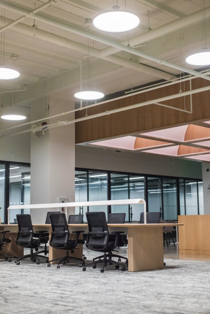 Tischplatte aus Holz für Büros und Coworking Spaces